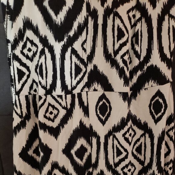 ASOS Flare Leg Black & White Necklace Halter Patterned Jumpsuit NWT 4 Tall - Picture 6 of 7